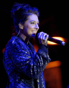 By Justin Higuchi (https://www.flickr.com/photos/jus10h/15728670906/) [CC BY 2.0 (http://creativecommons.org/licenses/by/2.0)], via Wikimedia Commons